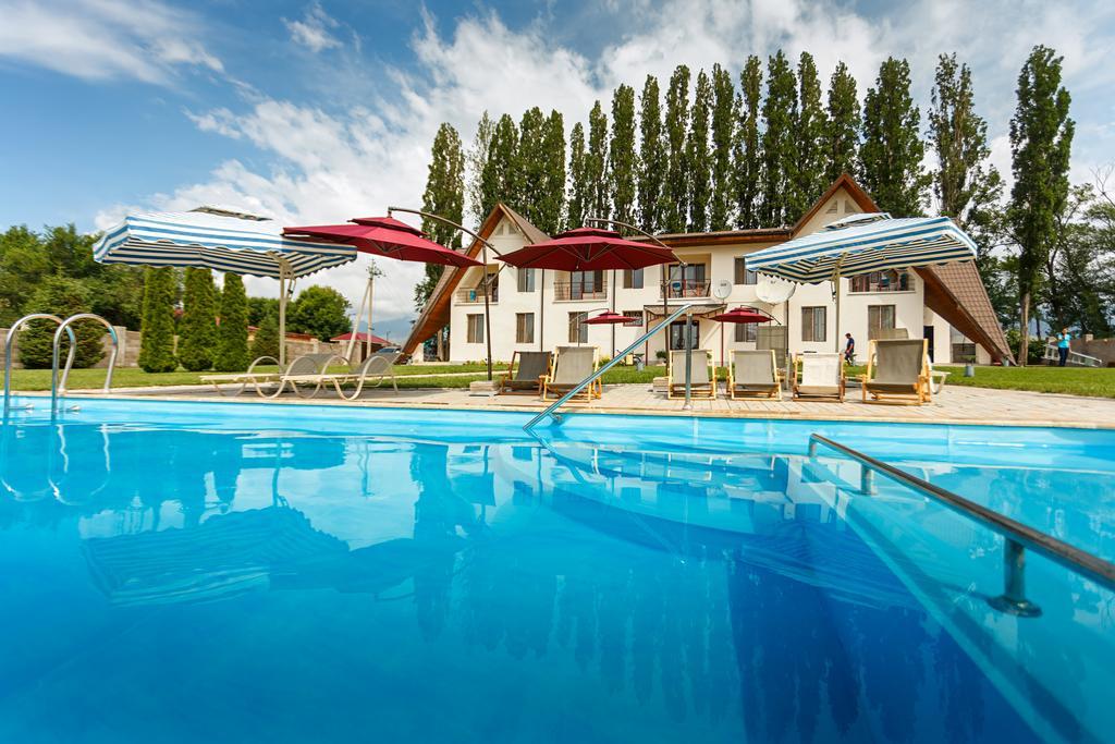 Dolinnka Hotel Cholpon-Ata Bagian luar foto