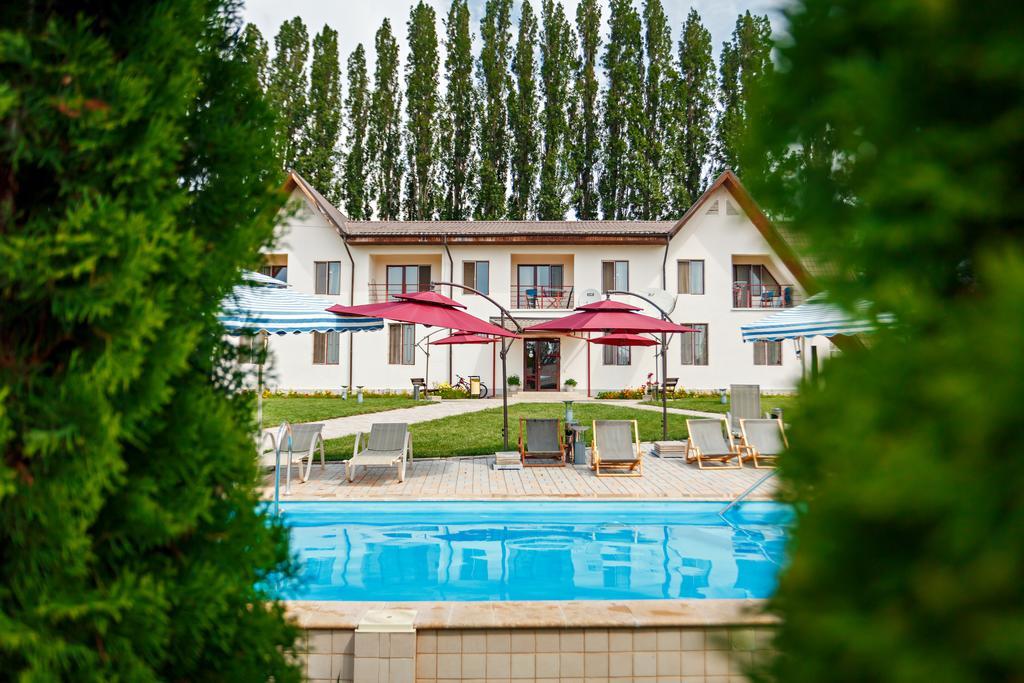Dolinnka Hotel Cholpon-Ata Bagian luar foto