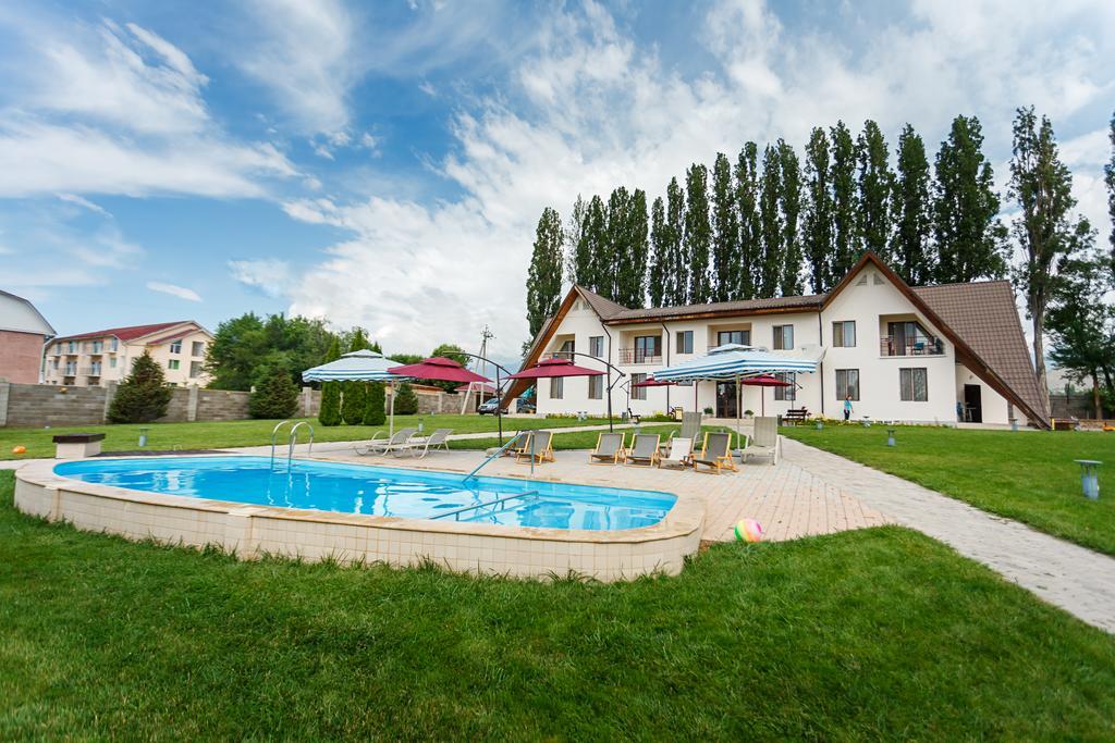 Dolinnka Hotel Cholpon-Ata Bagian luar foto