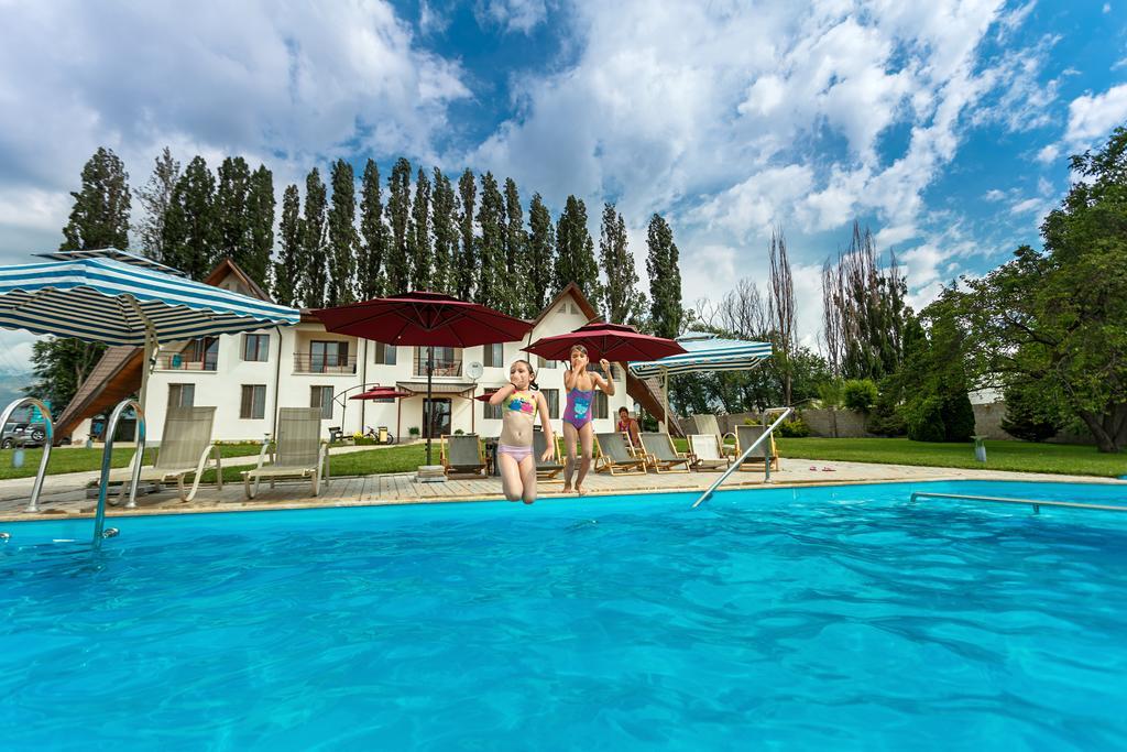 Dolinnka Hotel Cholpon-Ata Bagian luar foto